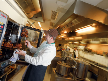 Gasthaus Fruhmann GmbH - Essen zubereiten